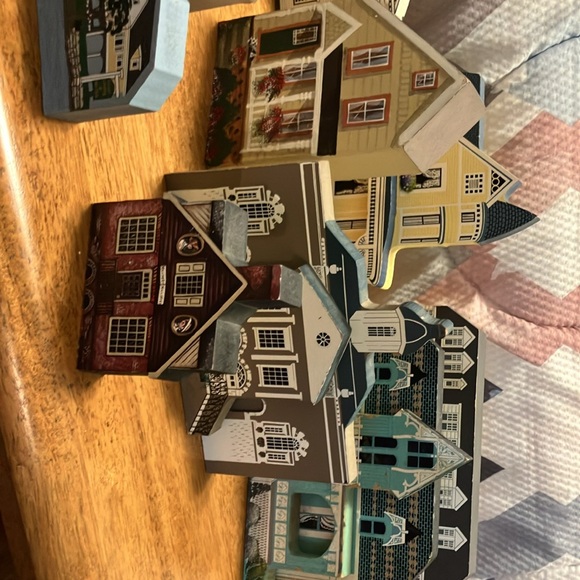 Incredible find. !!  19 pc set of carved n hand crafted wooden. ( most 1/2” wide - Picture 3 of 16